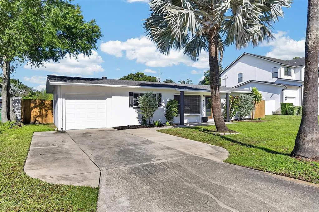 3 bed, 2.0 bath, 1215 sqft, $3,300 — Photo 4