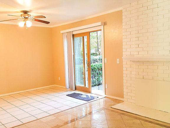 3rd image of 1401 Lexington Dr APT 1
