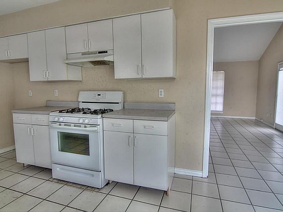 3rd image of 12722 Le Chateau Dr