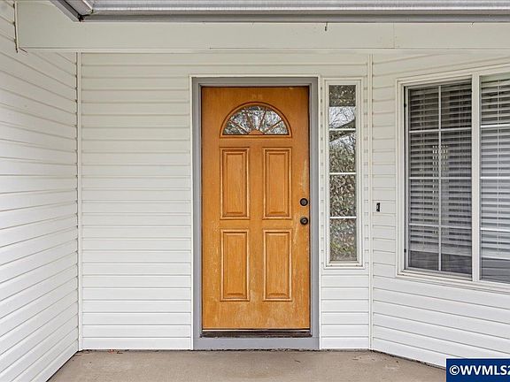 5th image of 2931 Hollywood Dr NE