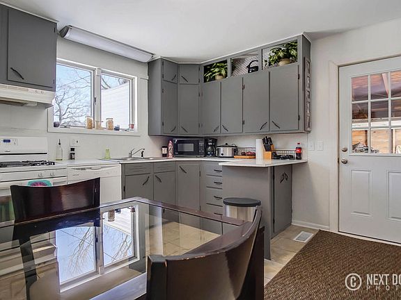 3rd image of 604 Lakeview St