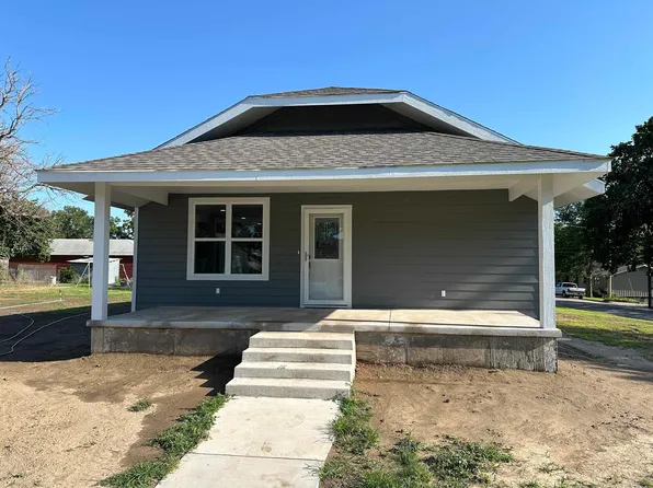 221 W Maple St, Bucklin, KS 67834