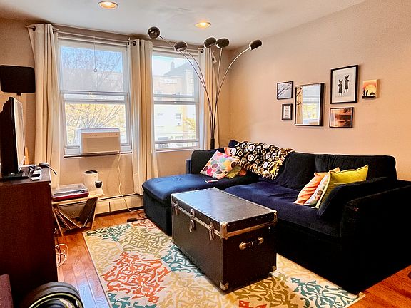 2nd image of 156 Jefferson Ave #2