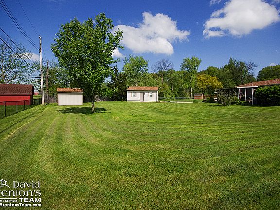 3rd image of 9109 E Linda Cir