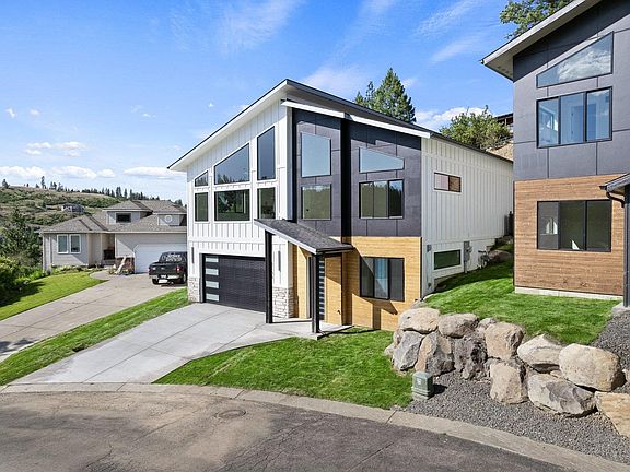 2nd image of 2105 E Turnberry Ln