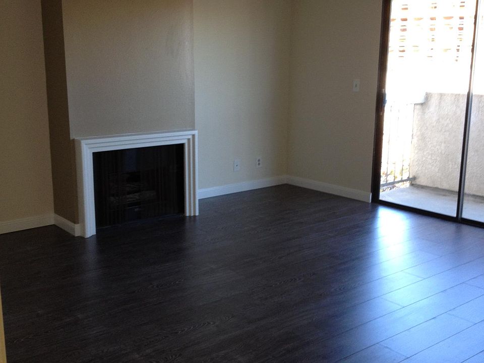 2nd image of 7158 Hawthorn Ave APT 204