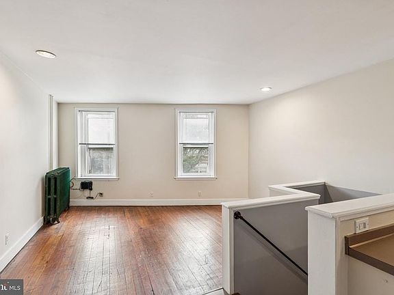 2nd image of 918 E Passyunk Ave #201