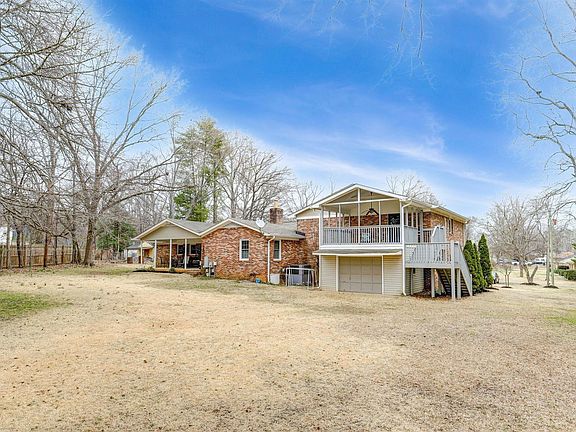 2nd image of 104 Heathwood Dr