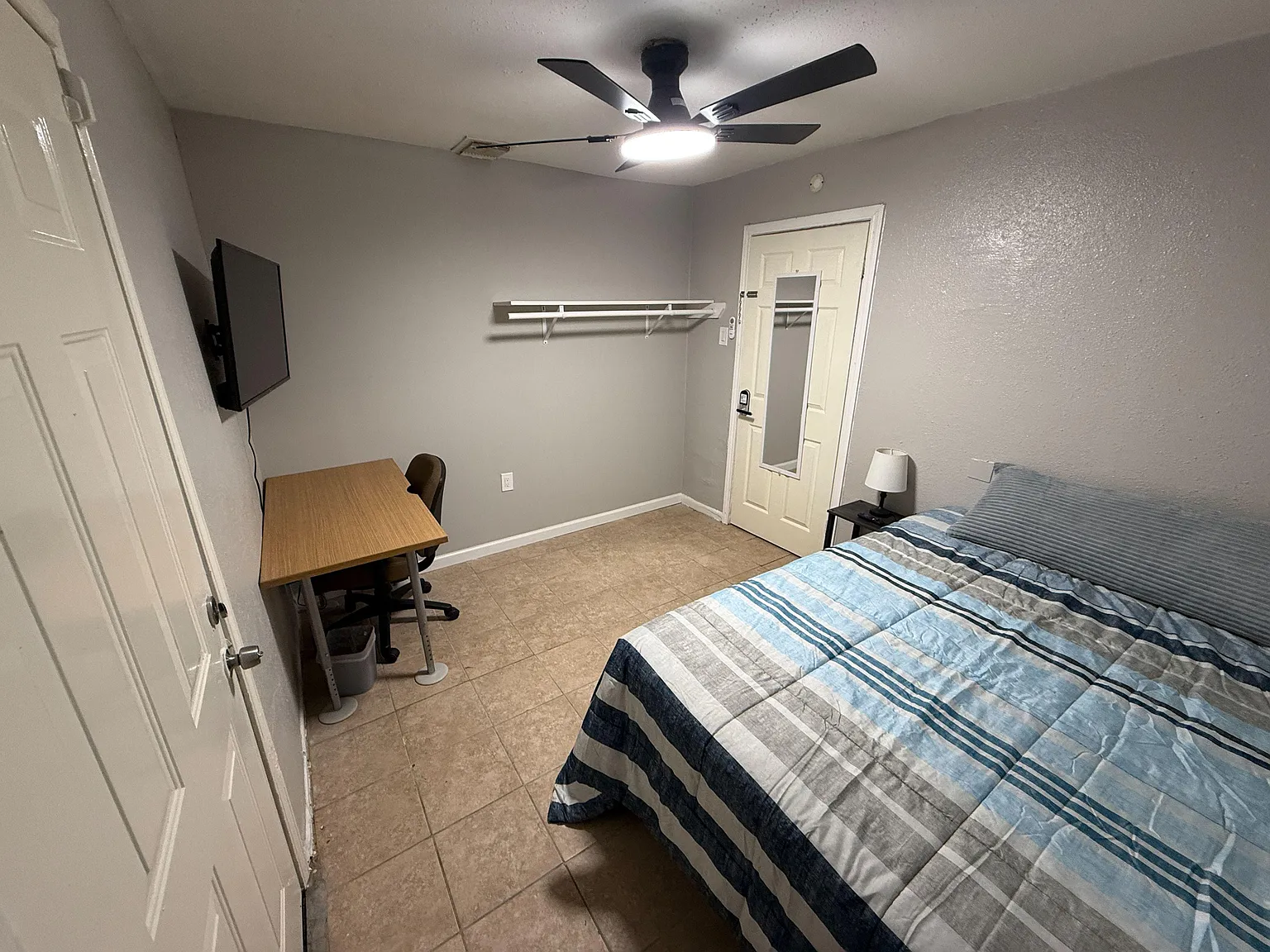 4 bed, 3.0 bath, 1800 sqft, $750 — Photo 3