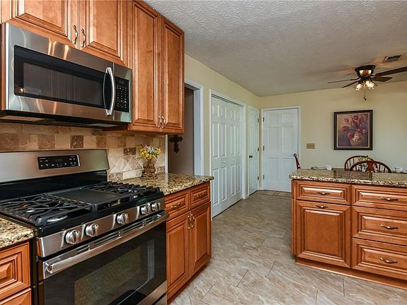 3rd image of 3200 Kempton Ct