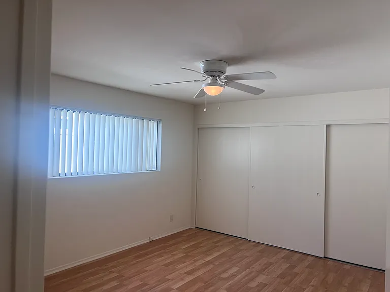 2601 W Victory Blvd #J — Photo 13