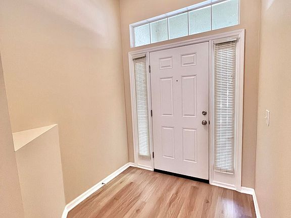 3rd image of 441 Loxley Ct