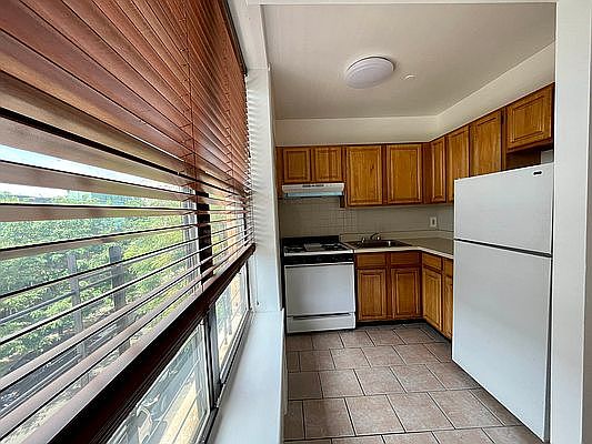 4th image of 451 W 166th St #3D