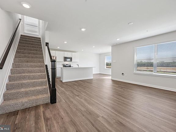 3rd image of 293 Long Branch Ln