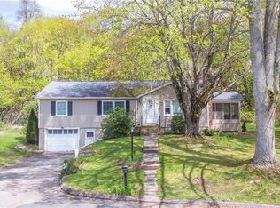 11 Country Dr, Norwich, CT 06360