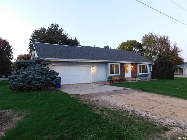 1102 S Cherry St, Albany, IL 61230