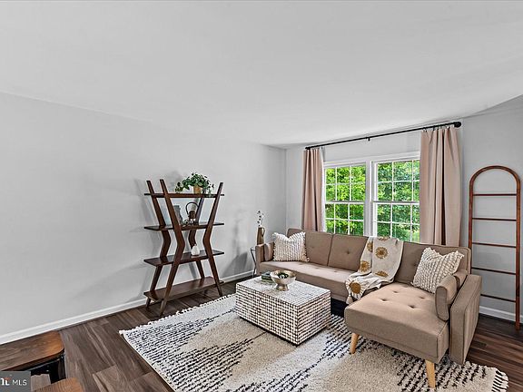 4th image of 7007 Lombard Ln