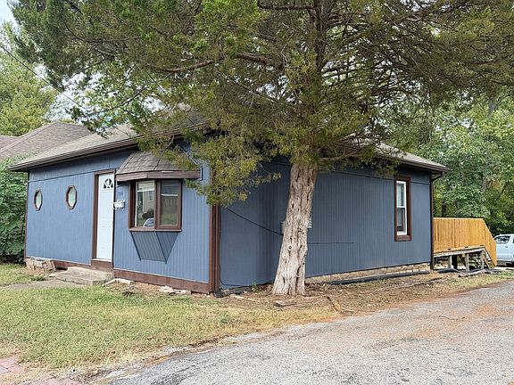2nd image of 618 N 9th St