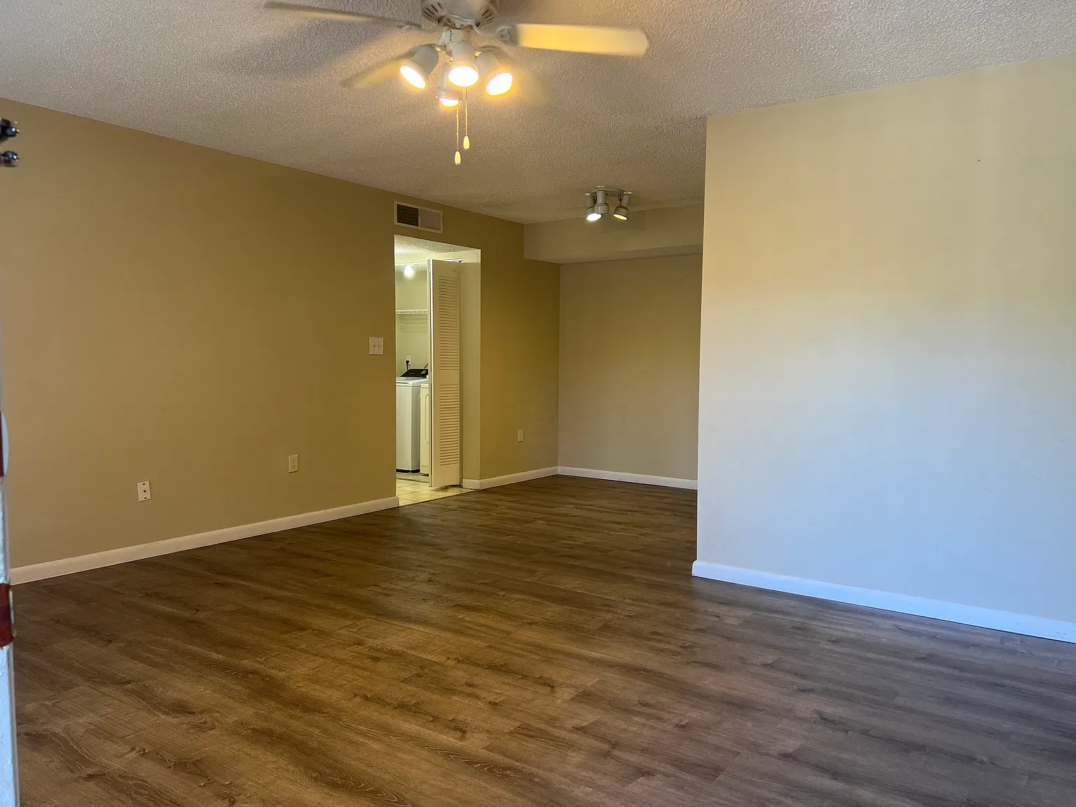 2 bed, 920 sqft, $1,375 — Photo 2