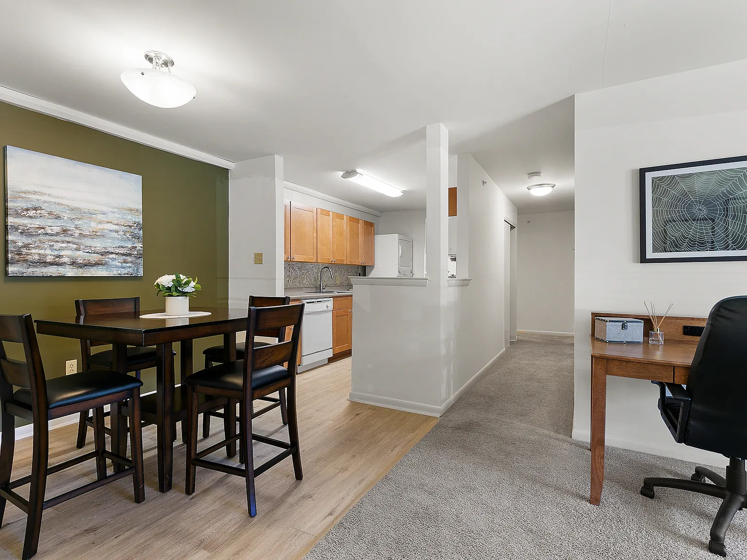 California Apartments — Photo 4
