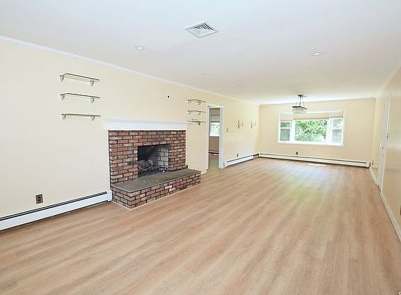 5th image of 29 Linden St