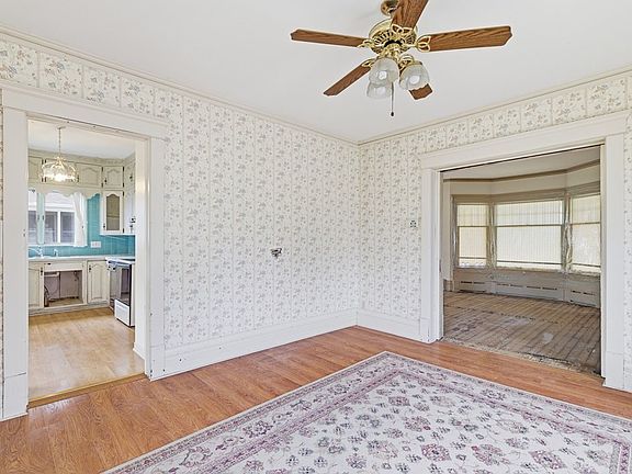 3rd image of 115 College Ave