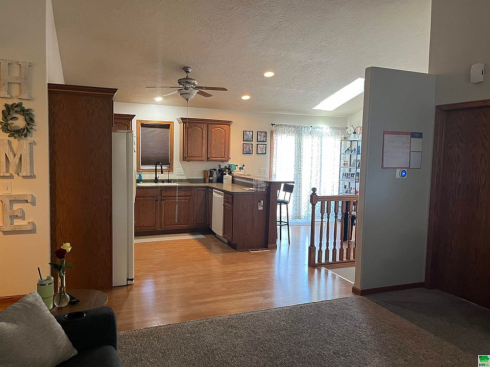 611 Lakeview Dr, Mccook Lake, SD 57049 Zillow
