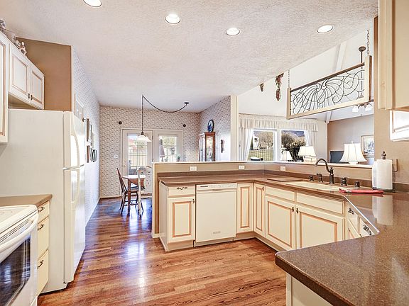 4th image of 11815 Caribou Ave NE