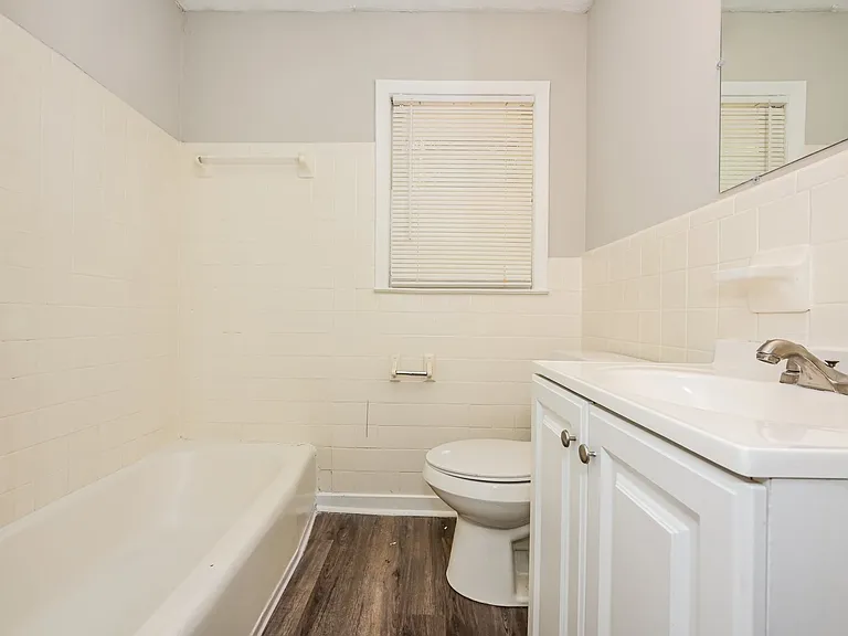 181142_025_main_bathroom_12962878.jpg