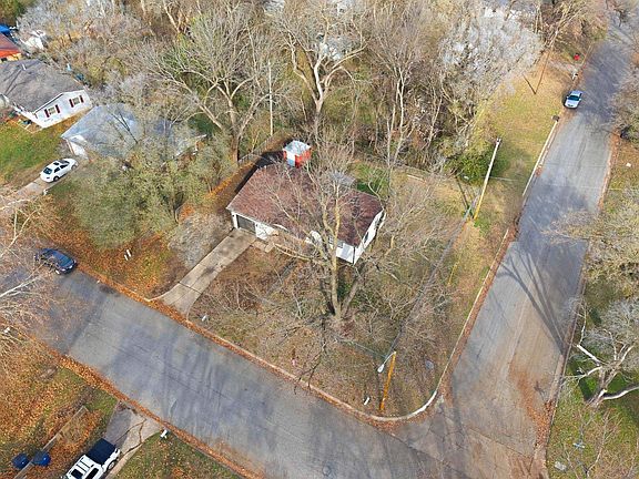 2nd image of 400 Spring Dr