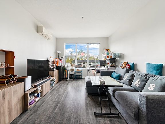 5th image of 9311 Alexandra Rd #320