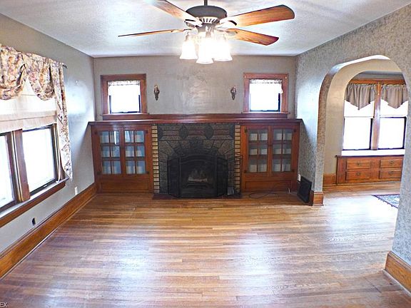 2nd image of 2697 6th St