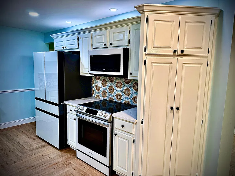 1423 Embassy Dr — Photo 4