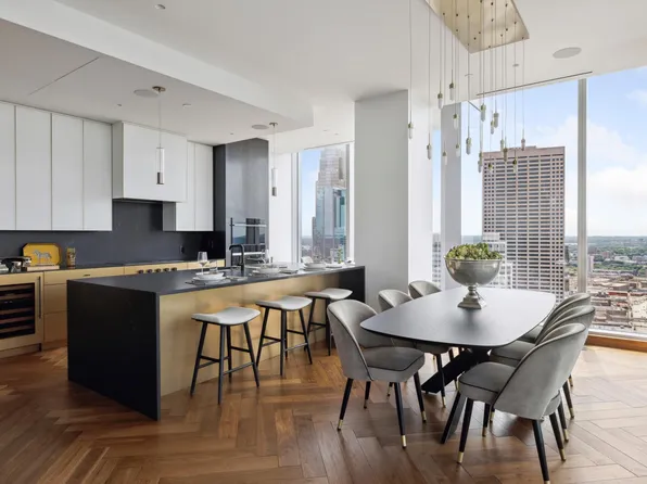 255 Hennepin Ave #3206, Minneapolis, MN 55401