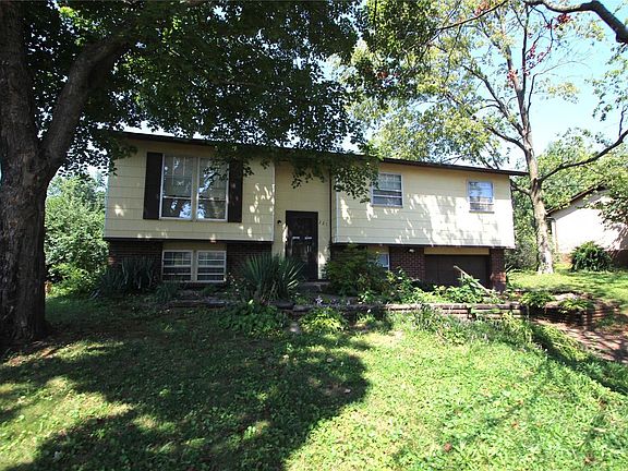 2nd image of 221 Kingsway St