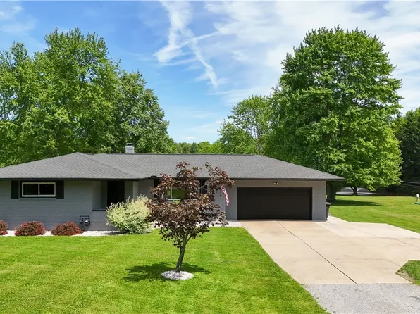 6132 Oak Hill Dr, West Farmington, OH 44491