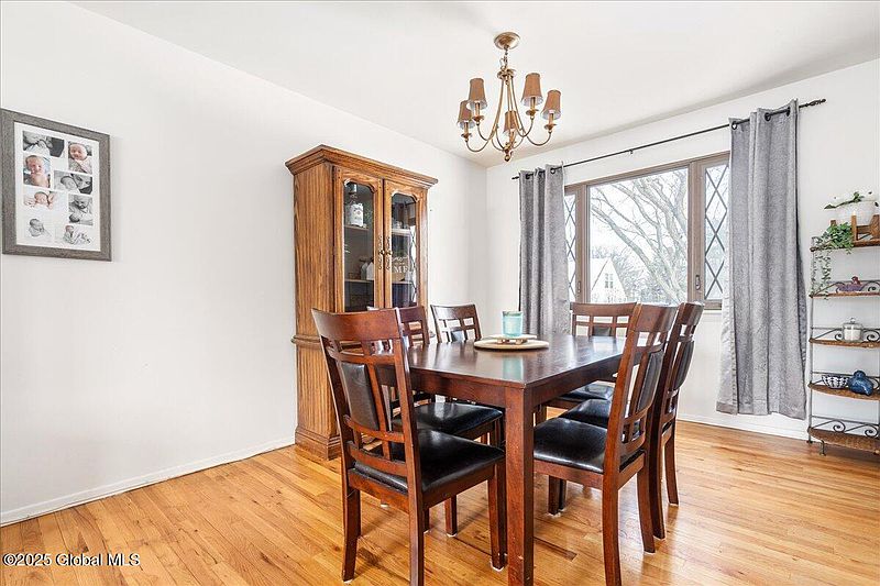 5th image of 16 Meadowlark Drive