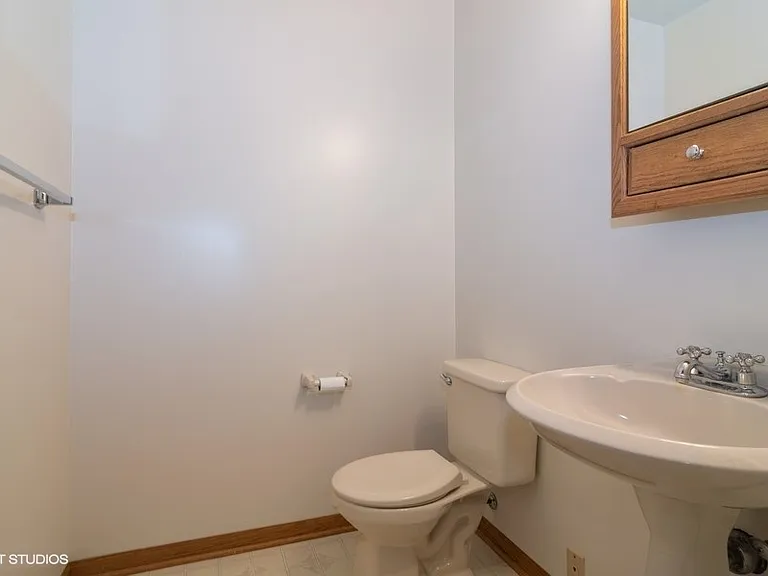 106 E Fox Rd — Photo 9