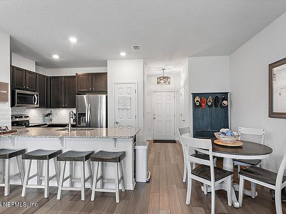3rd image of 92 SILVER FERN Drive