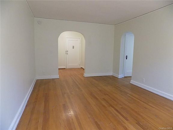 3rd image of 240 Alpine Pl APT 3A