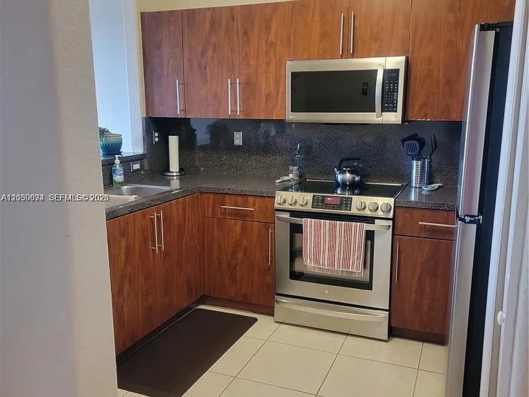 2407 SE 14th St — Photo 3