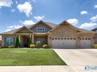 4504 Eagles Rest Dr SE, Owens Cross Roads, AL 35763