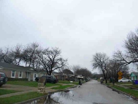 Exterior Neighborhood (street photo)