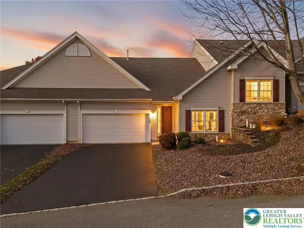 8 Kent Ln, Easton, PA 18045