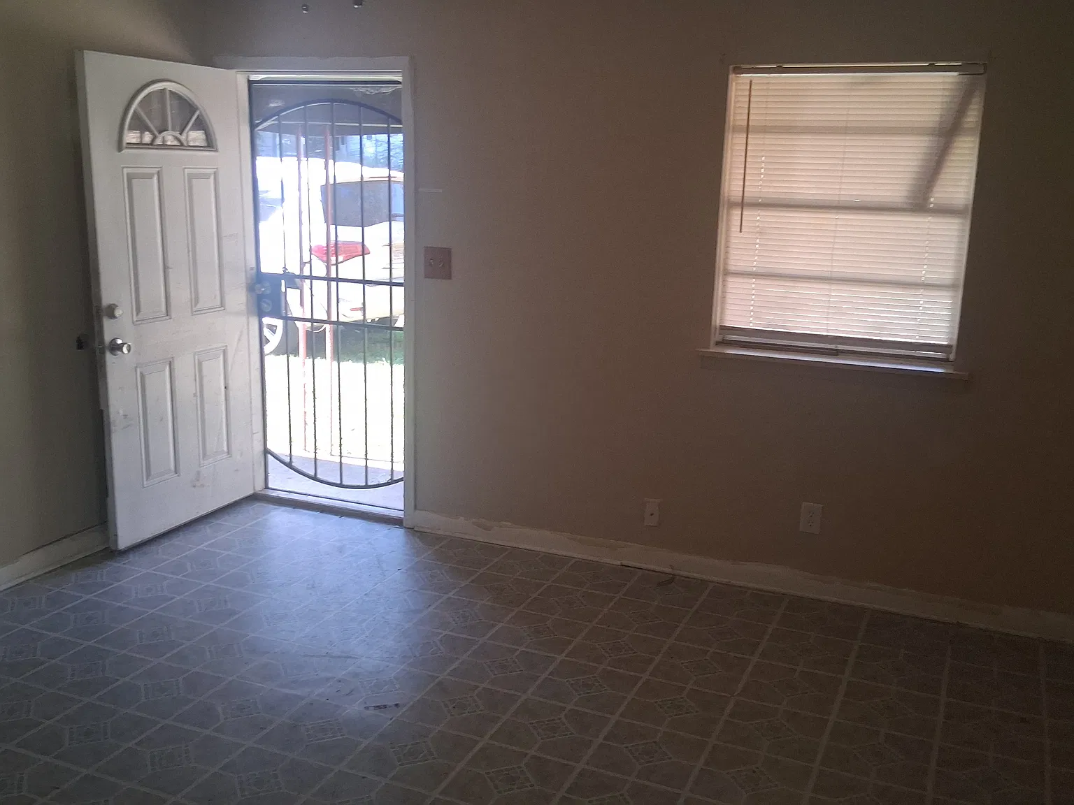 3 bed, 1045 sqft, $1,050 — Photo 4