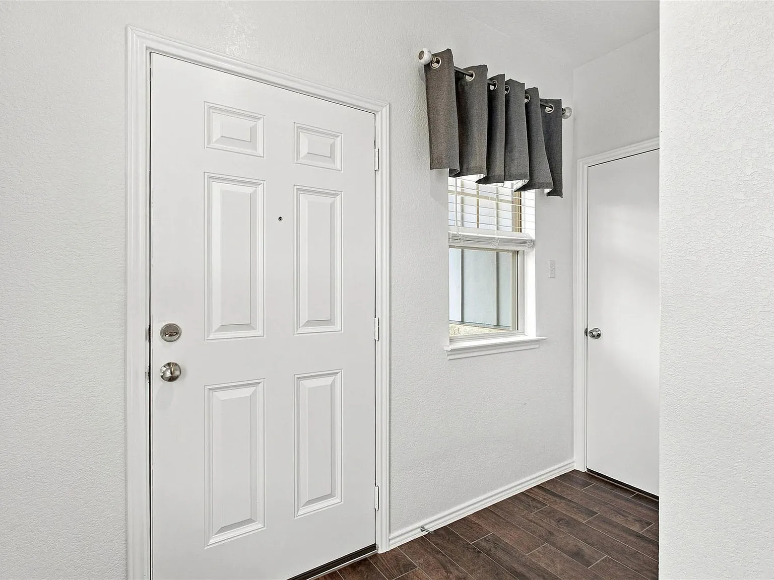3 bed, 2.0 bath, 1560 sqft, $2,000 — Photo 4