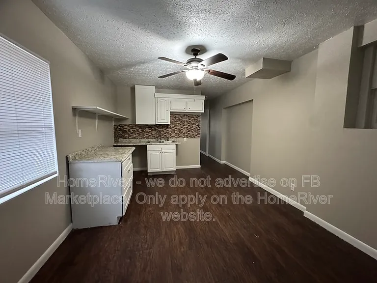 1645 W 17th St #3 — Photo 3