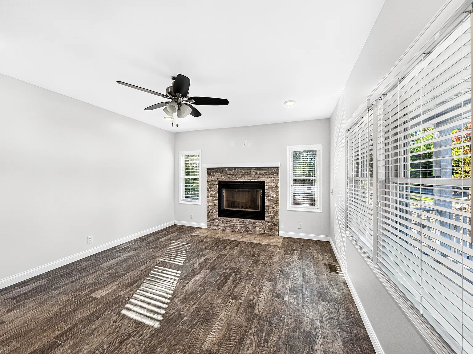 5 bed, 3.5 bath, 3137 sqft, $4,995 — Photo 3