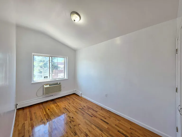 2368 W 12th St #3 — Photo 15