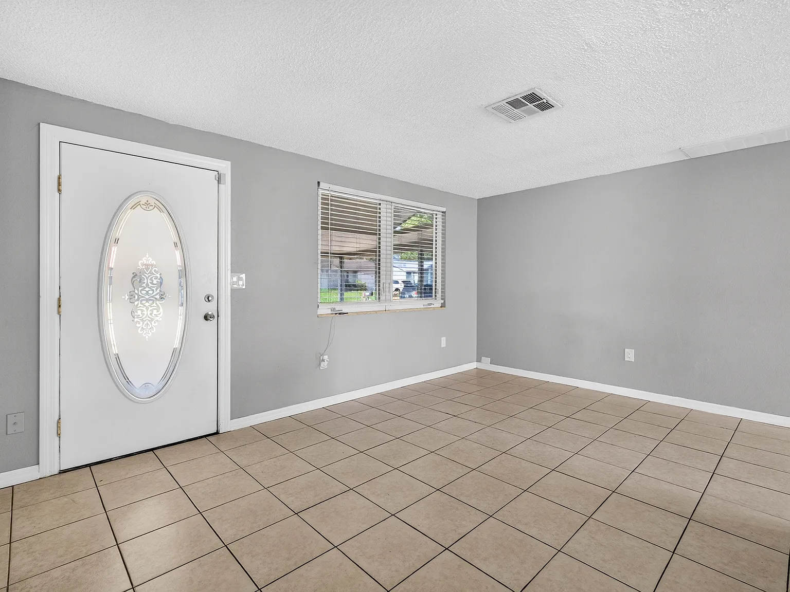 3 bed, 1260 sqft, $1,595 — Photo 3